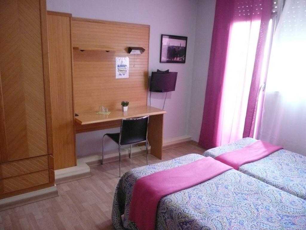 Pension Cinco Villas Логроньо Номер фото